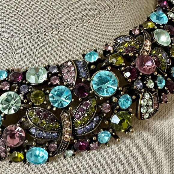 Heidi Daus “Dragonfly Fantasy” Multicolor Swarovski Collar Necklace - Picture 6 of 7